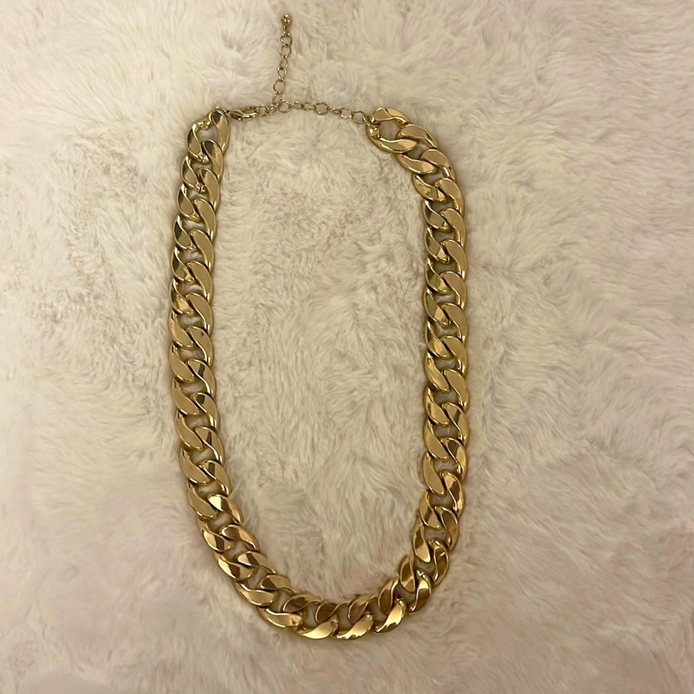 Gold chain necklace